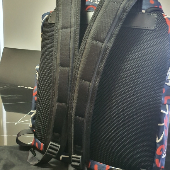 BRAND NEW GUCCI BACKPACK - Picture 5 of 6